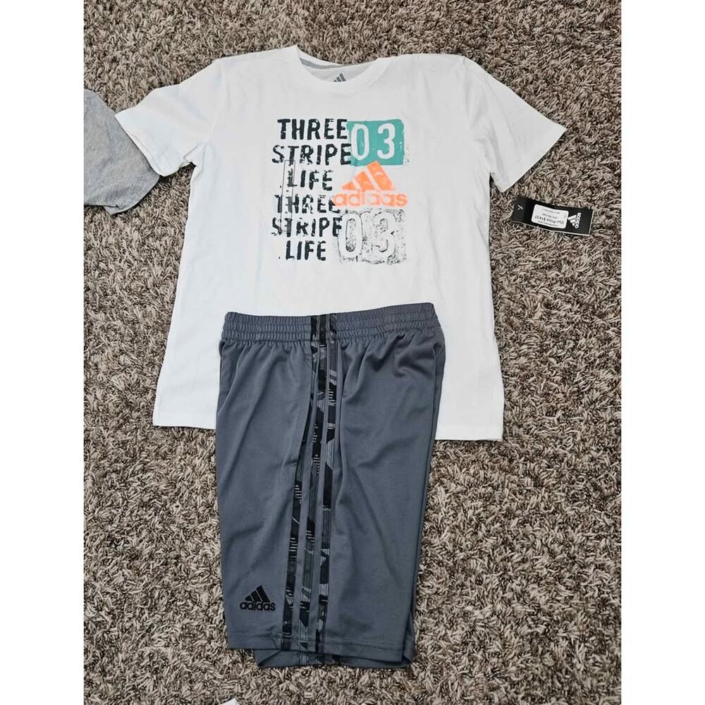 New Boys Adidas Set Size 10/12 Medium